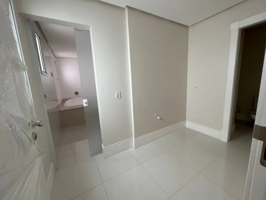 Apartamento com 3 quartos à venda, 246m2 em Centro, Balneario Camboriu - SC - imagem 7 Foto 7 de Apartamento com 3 quartos à venda, 246m2 em Centro, Balneario Camboriu - SC