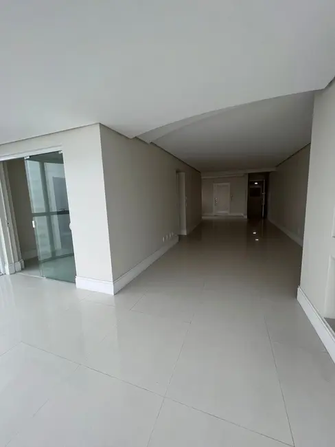 Apartamento com 3 quartos à venda, 128m2 em Centro, Balneario Camboriu - SC - imagem 8 Foto 8 de Apartamento com 3 quartos à venda, 128m2 em Centro, Balneario Camboriu - SC