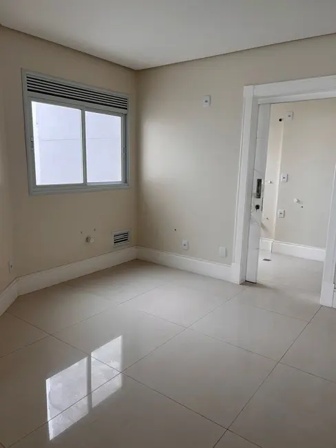 Apartamento com 3 quartos à venda, 128m2 em Centro, Balneario Camboriu - SC - imagem 4 Foto 4 de Apartamento com 3 quartos à venda, 128m2 em Centro, Balneario Camboriu - SC