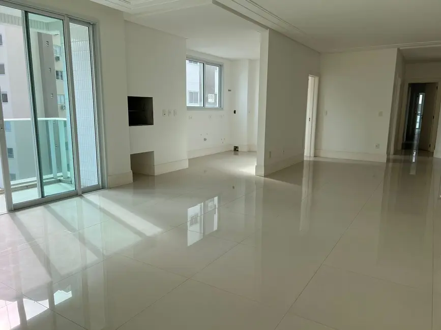 Apartamento com 3 quartos à venda, 162m2 em Centro, Balneario Camboriu - SC - imagem 5 Foto 5 de Apartamento com 3 quartos à venda, 162m2 em Centro, Balneario Camboriu - SC