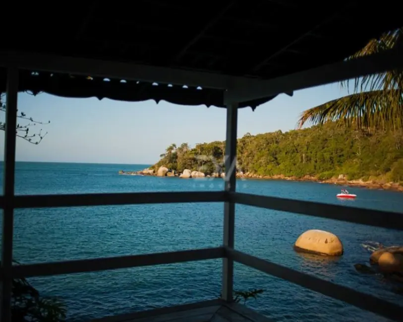 Casa com 3 quartos para alugar, 250m2 em Praia das Taquaras, Balneario Camboriu - SC - imagem 5 Foto 5 de Casa com 3 quartos para alugar, 250m2 em Praia das Taquaras, Balneario Camboriu - SC