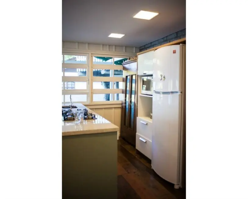 Casa com 3 quartos para alugar, 250m2 em Praia das Taquaras, Balneario Camboriu - SC - imagem 8 Foto 8 de Casa com 3 quartos para alugar, 250m2 em Praia das Taquaras, Balneario Camboriu - SC