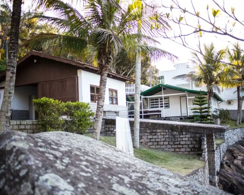 Casa com 3 quartos para alugar, 250m2 em Praia das Taquaras, Balneario Camboriu - SC - imagem 4 Foto 4 de Casa com 3 quartos para alugar, 250m2 em Praia das Taquaras, Balneario Camboriu - SC