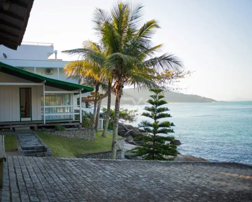 Casa com 3 quartos para alugar, 250m2 em Praia das Taquaras, Balneario Camboriu - SC - imagem 3 Foto 3 de Casa com 3 quartos para alugar, 250m2 em Praia das Taquaras, Balneario Camboriu - SC
