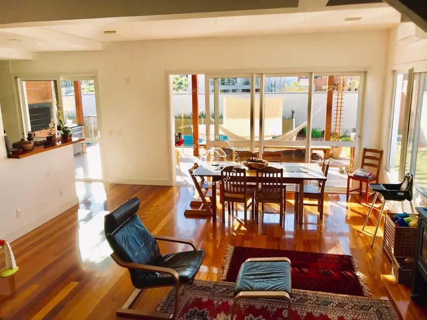 Casa com 3 quartos à venda, 220m2 em Tomazetti, Santa Maria - RS - imagem 3 Foto 3 de Casa com 3 quartos à venda, 220m2 em Tomazetti, Santa Maria - RS