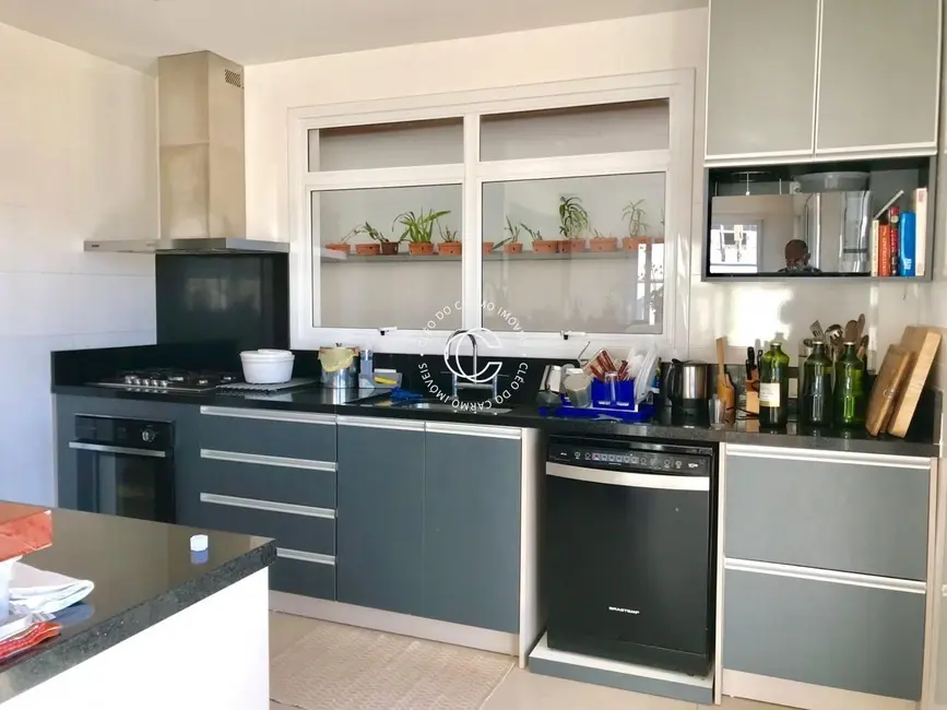 Casa com 3 quartos à venda, 220m2 em Tomazetti, Santa Maria - RS - imagem 5 Foto 5 de Casa com 3 quartos à venda, 220m2 em Tomazetti, Santa Maria - RS