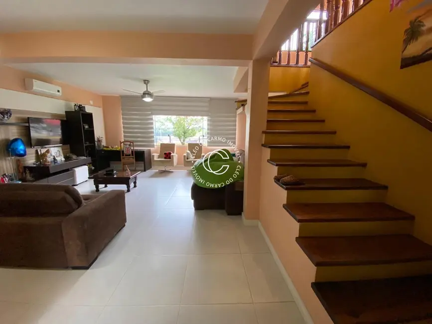 Casa com 4 quartos à venda, 300m2 em Pinheiro Machado, Santa Maria - RS - imagem 3 Foto 3 de Casa com 4 quartos à venda, 300m2 em Pinheiro Machado, Santa Maria - RS