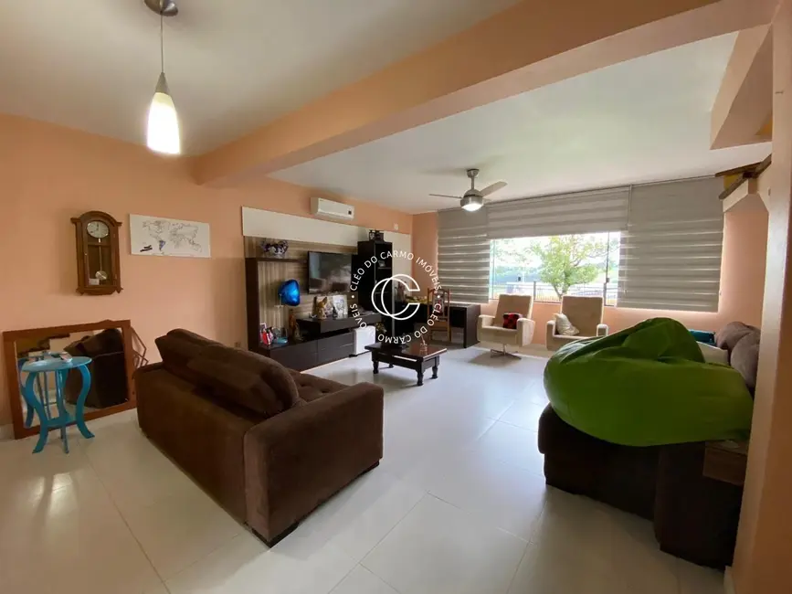 Casa com 4 quartos à venda, 300m2 em Pinheiro Machado, Santa Maria - RS - imagem 5 Foto 5 de Casa com 4 quartos à venda, 300m2 em Pinheiro Machado, Santa Maria - RS