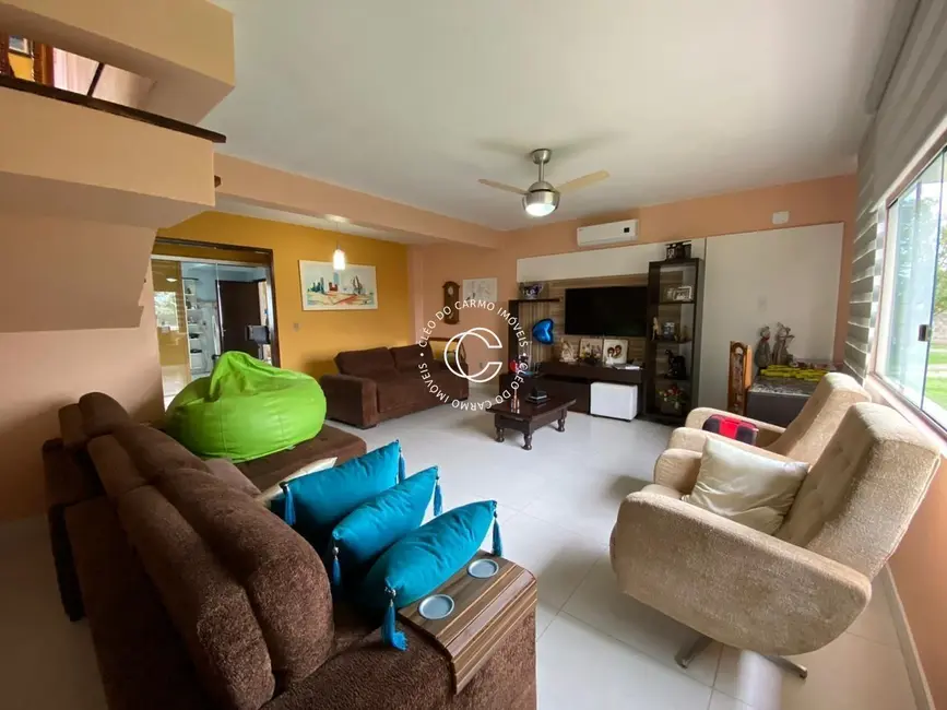 Casa com 4 quartos à venda, 300m2 em Pinheiro Machado, Santa Maria - RS - imagem 4 Foto 4 de Casa com 4 quartos à venda, 300m2 em Pinheiro Machado, Santa Maria - RS