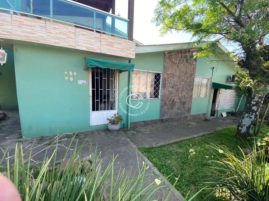 Casa com 6 quartos à venda, 240m2 em Tancredo Neves, Santa Maria - RS - imagem 3 Foto 3 de Casa com 6 quartos à venda, 240m2 em Tancredo Neves, Santa Maria - RS