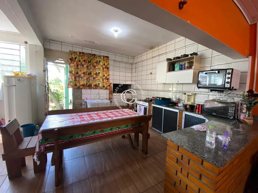 Casa com 6 quartos à venda, 240m2 em Tancredo Neves, Santa Maria - RS - imagem 6 Foto 6 de Casa com 6 quartos à venda, 240m2 em Tancredo Neves, Santa Maria - RS