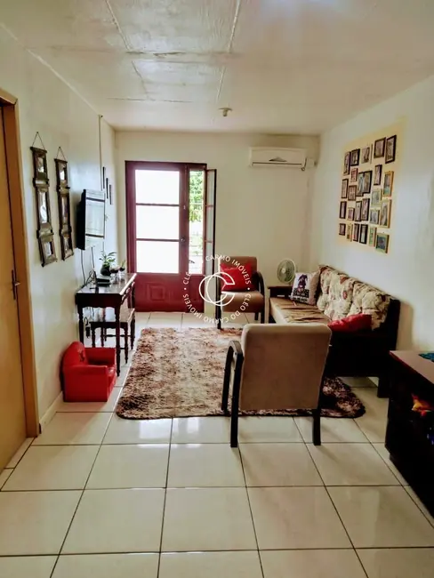 Foto 2 de Casa com 5 quartos à venda, 148m2 em Tancredo Neves, Santa Maria - RS