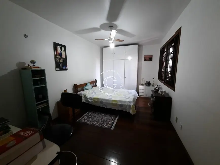 Casa com 5 quartos à venda, 291m2 em Nossa Senhora Medianeira, Santa Maria - RS - imagem 9 Foto 9 de Casa com 5 quartos à venda, 291m2 em Nossa Senhora Medianeira, Santa Maria - RS