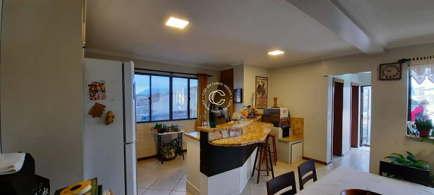 Cobertura com 3 quartos à venda, 160m2 em Duque de Caxias, Santa Maria - RS - imagem 4 Foto 4 de Cobertura com 3 quartos à venda, 160m2 em Duque de Caxias, Santa Maria - RS