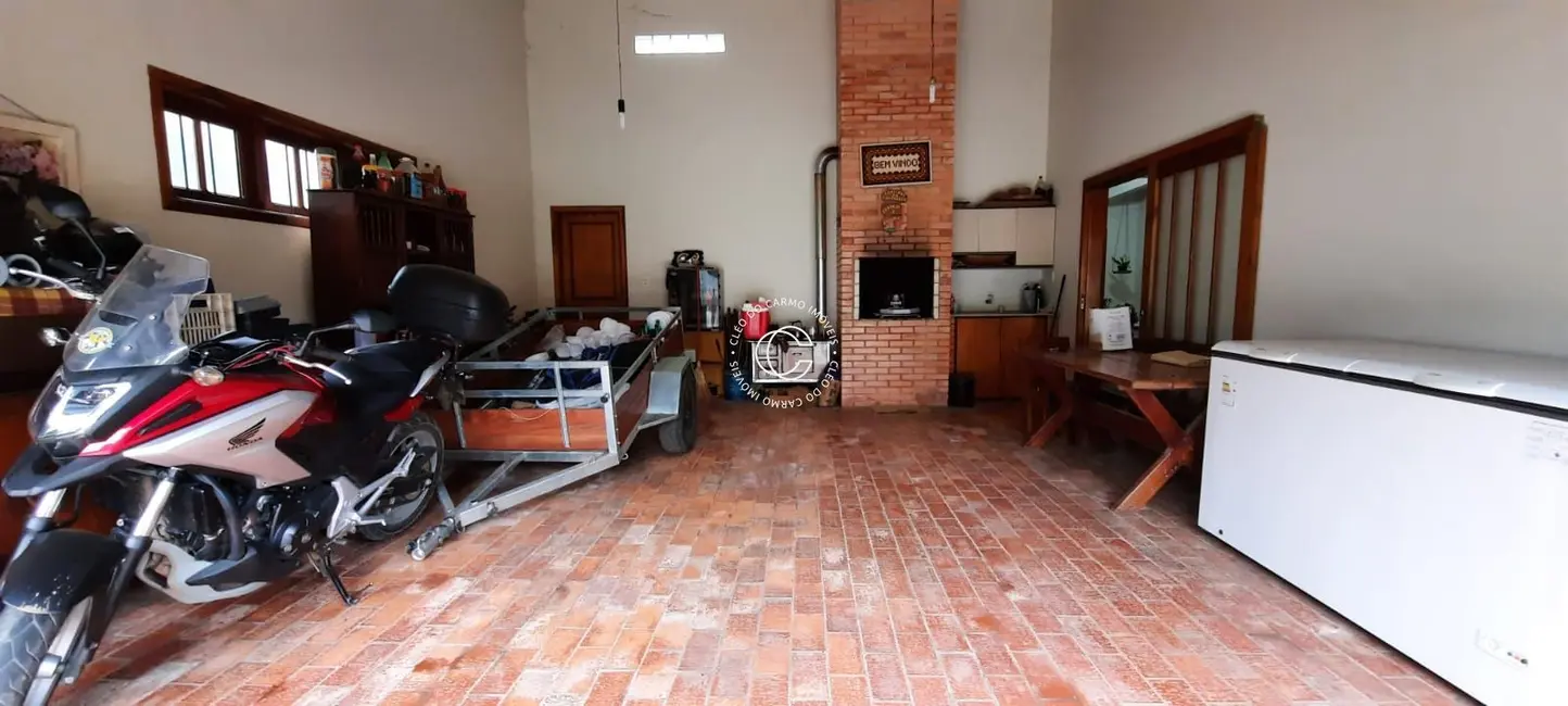 Casa com 3 quartos à venda, 188m2 em Itaara - RS - imagem 8 Foto 8 de Casa com 3 quartos à venda, 188m2 em Itaara - RS