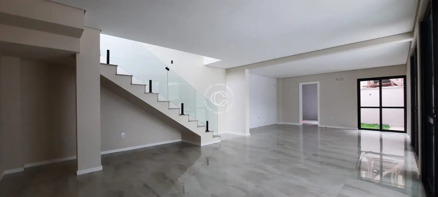 Casa com 3 quartos à venda, 229m2 em São José, Santa Maria - RS - imagem 3 Foto 3 de Casa com 3 quartos à venda, 229m2 em São José, Santa Maria - RS