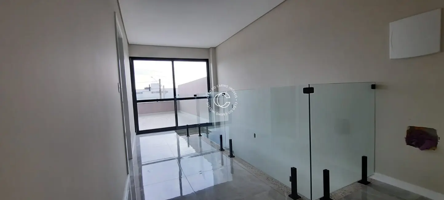 Casa com 3 quartos à venda, 229m2 em São José, Santa Maria - RS - imagem 8 Foto 8 de Casa com 3 quartos à venda, 229m2 em São José, Santa Maria - RS