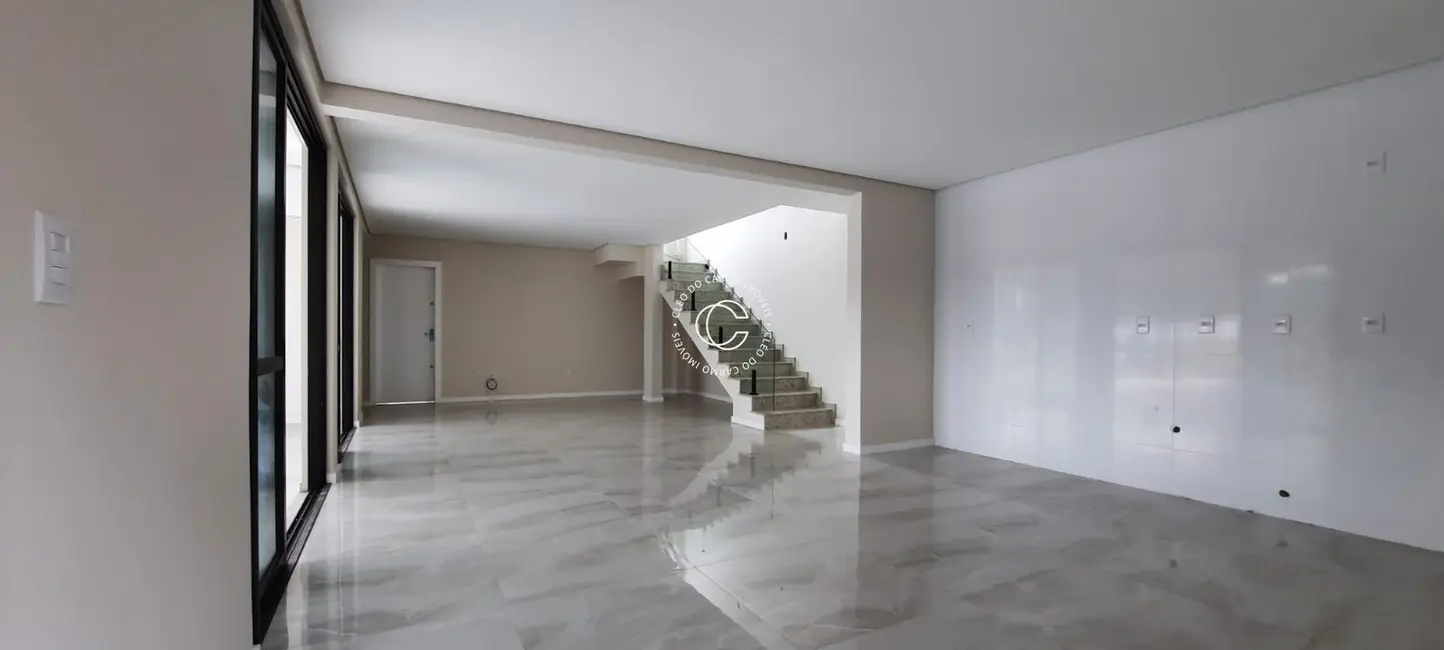 Casa com 3 quartos à venda, 229m2 em São José, Santa Maria - RS - imagem 4 Foto 4 de Casa com 3 quartos à venda, 229m2 em São José, Santa Maria - RS