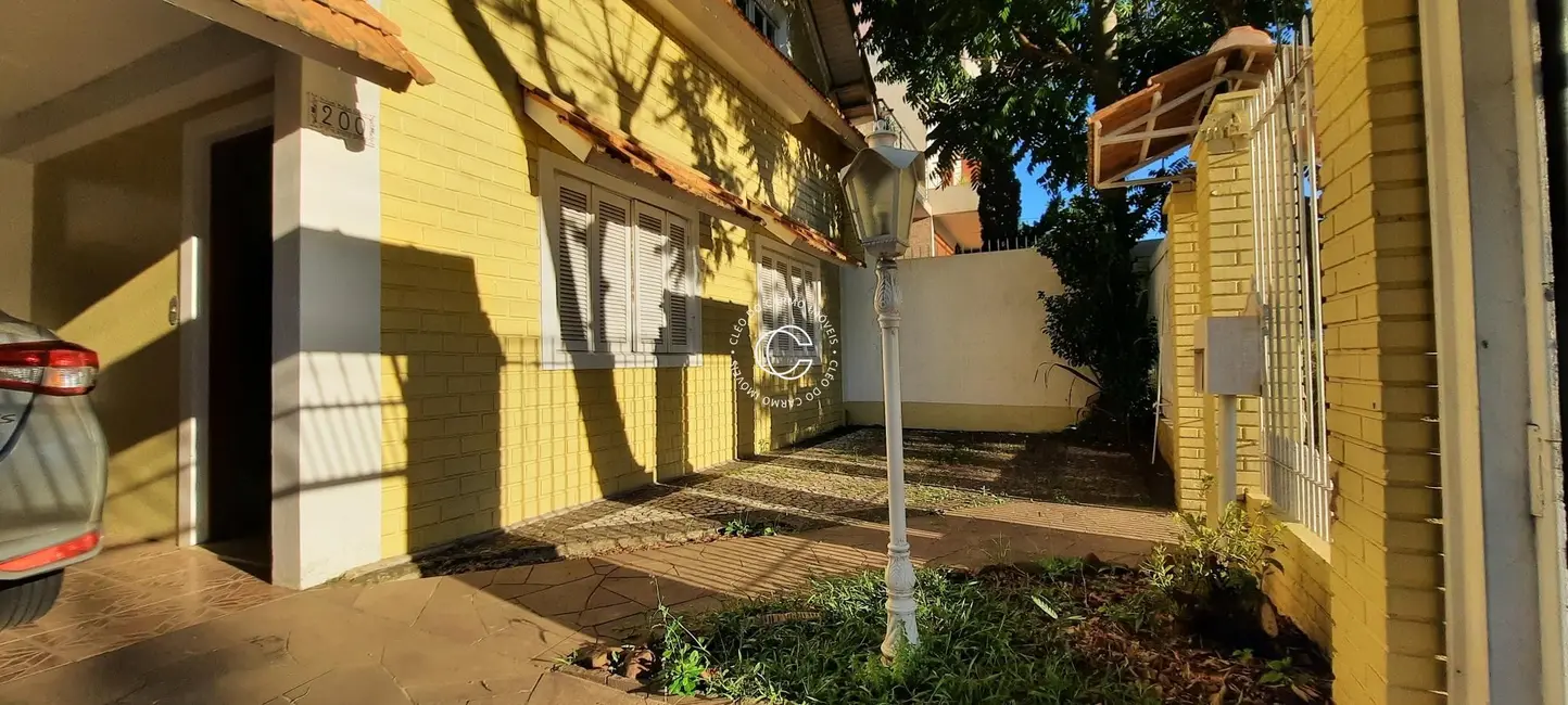 Foto 2 de Casa com 3 quartos à venda, 230m2 em São José, Santa Maria - RS