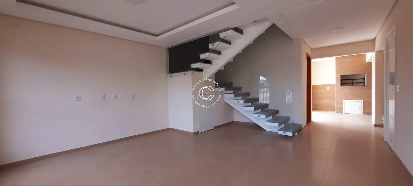Foto 2 de Casa com 3 quartos à venda, 144m2 em Pinheiro Machado, Santa Maria - RS
