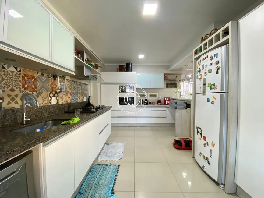 Foto 6 de Casa com 4 quartos à venda, 256m2 em Nossa Senhora do Perpétuo Socorro, Santa Maria - RS