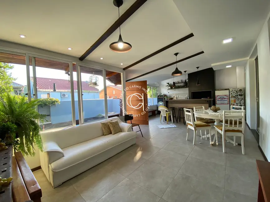 Foto 9 de Casa com 4 quartos à venda, 256m2 em Nossa Senhora do Perpétuo Socorro, Santa Maria - RS