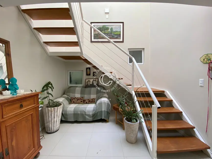 Foto 8 de Casa com 4 quartos à venda, 256m2 em Nossa Senhora do Perpétuo Socorro, Santa Maria - RS