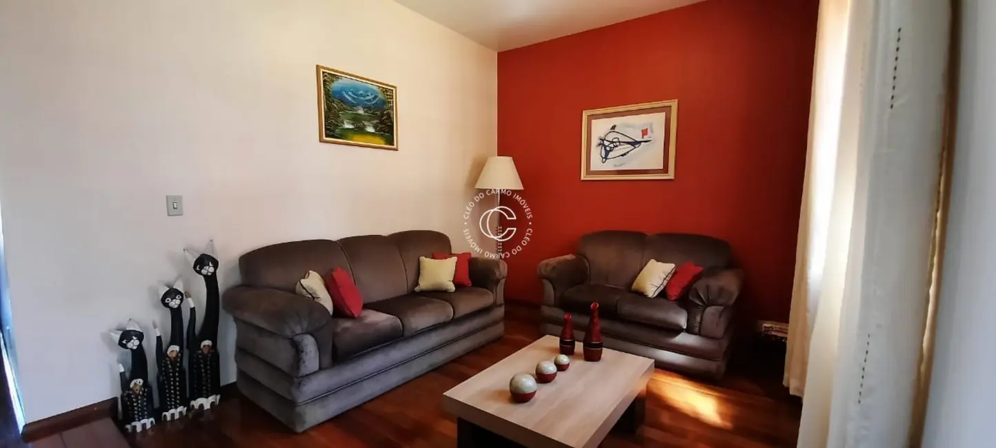 Casa com 3 quartos à venda, 250m2 em Nossa Senhora Medianeira, Santa Maria - RS - imagem 3 Foto 3 de Casa com 3 quartos à venda, 250m2 em Nossa Senhora Medianeira, Santa Maria - RS