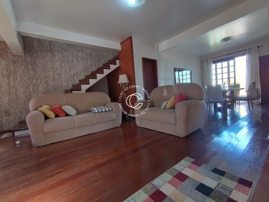 Casa com 3 quartos à venda, 250m2 em Nossa Senhora Medianeira, Santa Maria - RS - imagem 4 Foto 4 de Casa com 3 quartos à venda, 250m2 em Nossa Senhora Medianeira, Santa Maria - RS