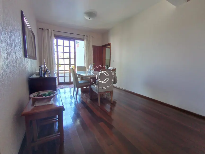 Casa com 3 quartos à venda, 250m2 em Nossa Senhora Medianeira, Santa Maria - RS - imagem 5 Foto 5 de Casa com 3 quartos à venda, 250m2 em Nossa Senhora Medianeira, Santa Maria - RS