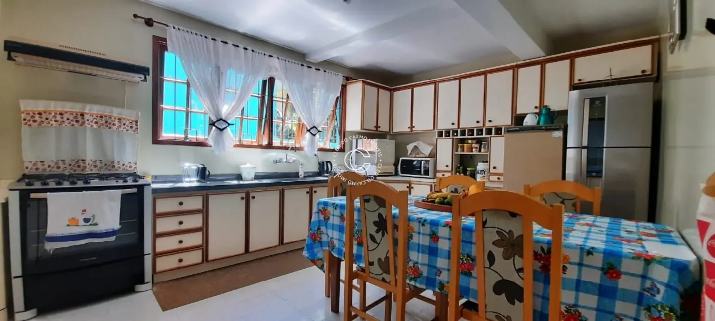 Casa com 3 quartos à venda, 250m2 em Nossa Senhora Medianeira, Santa Maria - RS - imagem 7 Foto 7 de Casa com 3 quartos à venda, 250m2 em Nossa Senhora Medianeira, Santa Maria - RS