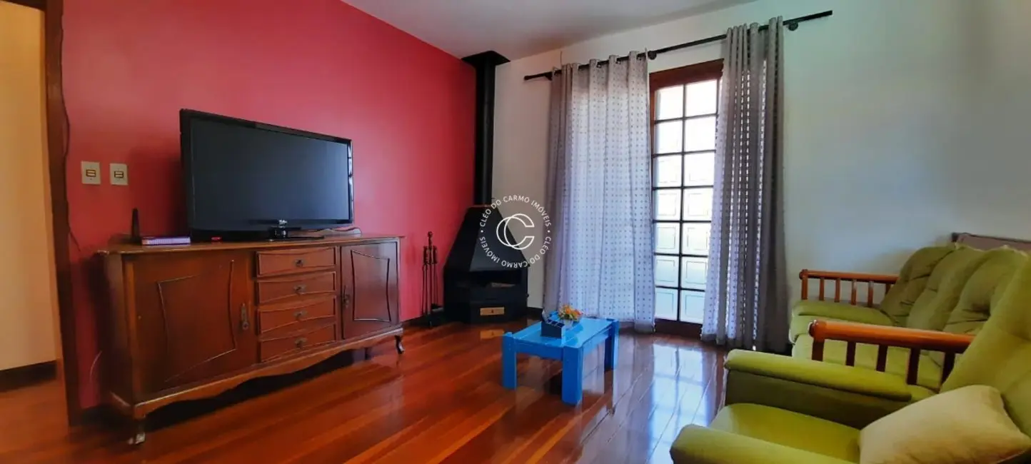 Casa com 3 quartos à venda, 250m2 em Nossa Senhora Medianeira, Santa Maria - RS - imagem 8 Foto 8 de Casa com 3 quartos à venda, 250m2 em Nossa Senhora Medianeira, Santa Maria - RS