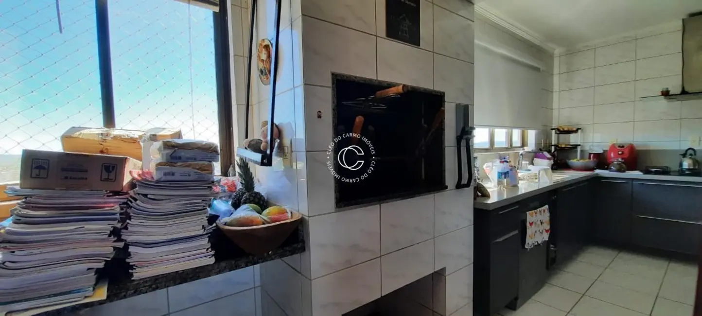 Foto 8 de Apartamento com 3 quartos à venda, 178m2 em Nossa Senhora Medianeira, Santa Maria - RS