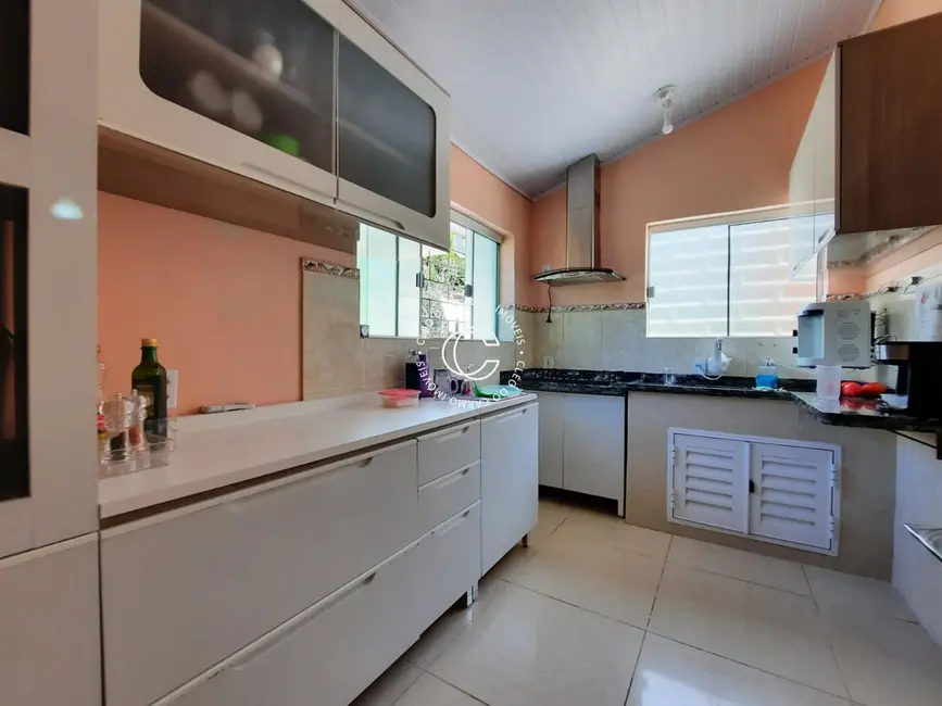 Casa com 3 quartos à venda, 180m2 em Itaara - RS - imagem 3 Foto 3 de Casa com 3 quartos à venda, 180m2 em Itaara - RS