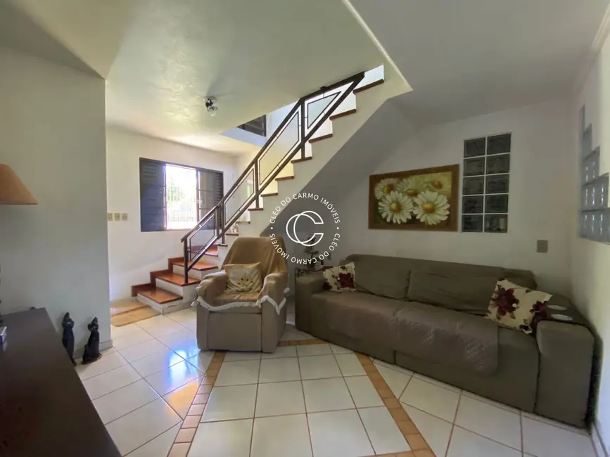 Casa com 5 quartos à venda, 203m2 em Camobi, Santa Maria - RS - imagem 3 Foto 3 de Casa com 5 quartos à venda, 203m2 em Camobi, Santa Maria - RS