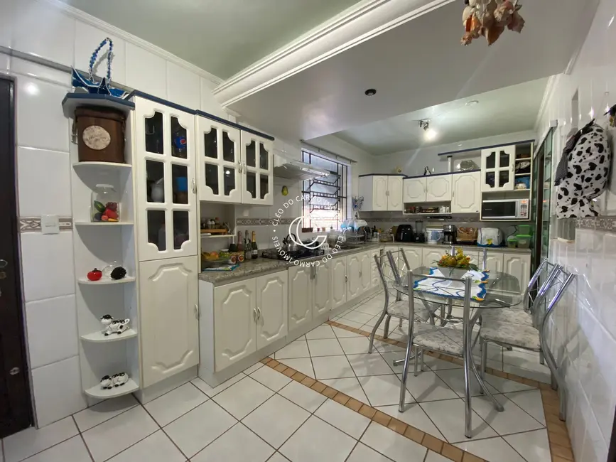 Casa com 5 quartos à venda, 203m2 em Camobi, Santa Maria - RS - imagem 6 Foto 6 de Casa com 5 quartos à venda, 203m2 em Camobi, Santa Maria - RS