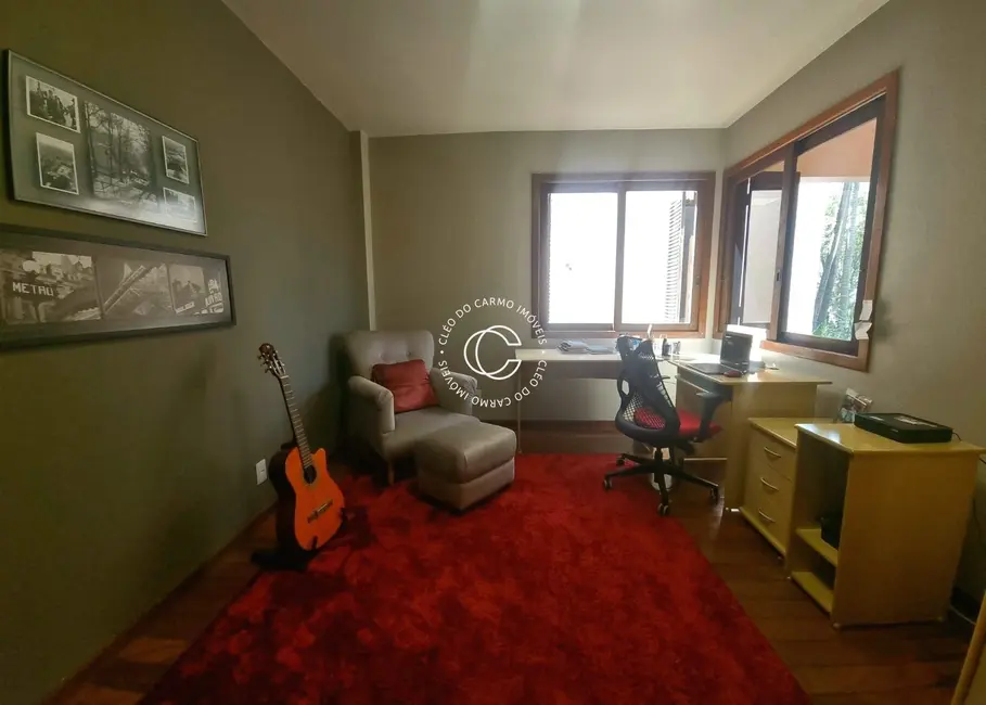 Casa com 4 quartos à venda, 363m2 em Nossa Senhora de Lourdes, Santa Maria - RS - imagem 4 Foto 4 de Casa com 4 quartos à venda, 363m2 em Nossa Senhora de Lourdes, Santa Maria - RS