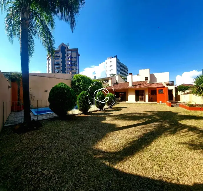 Casa com 4 quartos à venda, 363m2 em Nossa Senhora de Lourdes, Santa Maria - RS - imagem 9 Foto 9 de Casa com 4 quartos à venda, 363m2 em Nossa Senhora de Lourdes, Santa Maria - RS