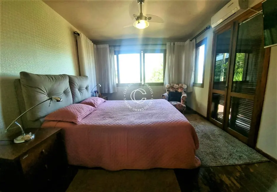 Casa com 4 quartos à venda, 363m2 em Nossa Senhora de Lourdes, Santa Maria - RS - imagem 5 Foto 5 de Casa com 4 quartos à venda, 363m2 em Nossa Senhora de Lourdes, Santa Maria - RS