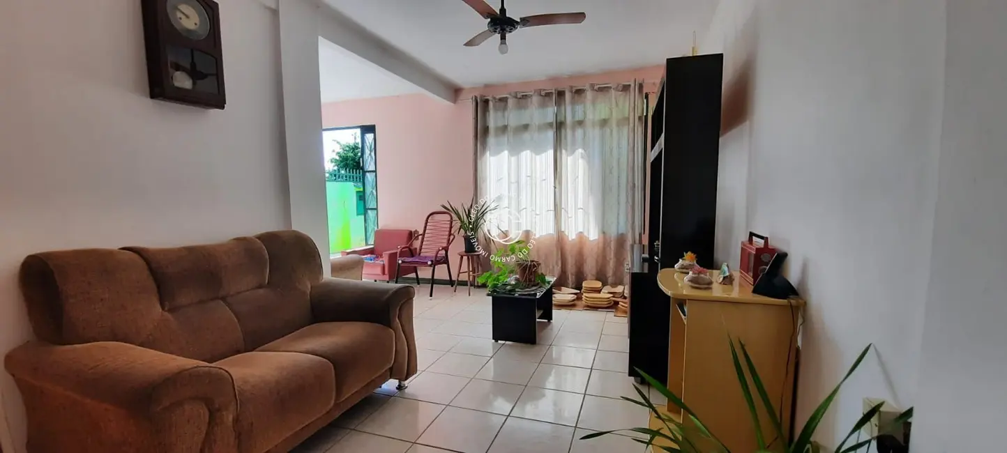 Casa com 5 quartos à venda, 301m2 em Tancredo Neves, Santa Maria - RS - imagem 3 Foto 3 de Casa com 5 quartos à venda, 301m2 em Tancredo Neves, Santa Maria - RS