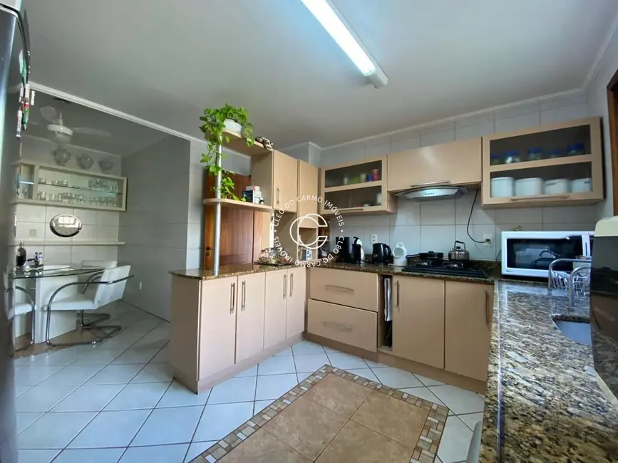 Casa com 4 quartos à venda, 255m2 em Cerrito, Santa Maria - RS - imagem 8 Foto 8 de Casa com 4 quartos à venda, 255m2 em Cerrito, Santa Maria - RS