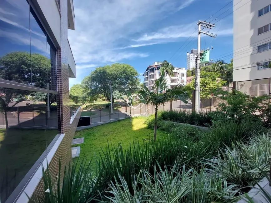 Foto 2 de Apartamento com 3 quartos à venda, 210m2 em Nossa Senhora de Lourdes, Santa Maria - RS