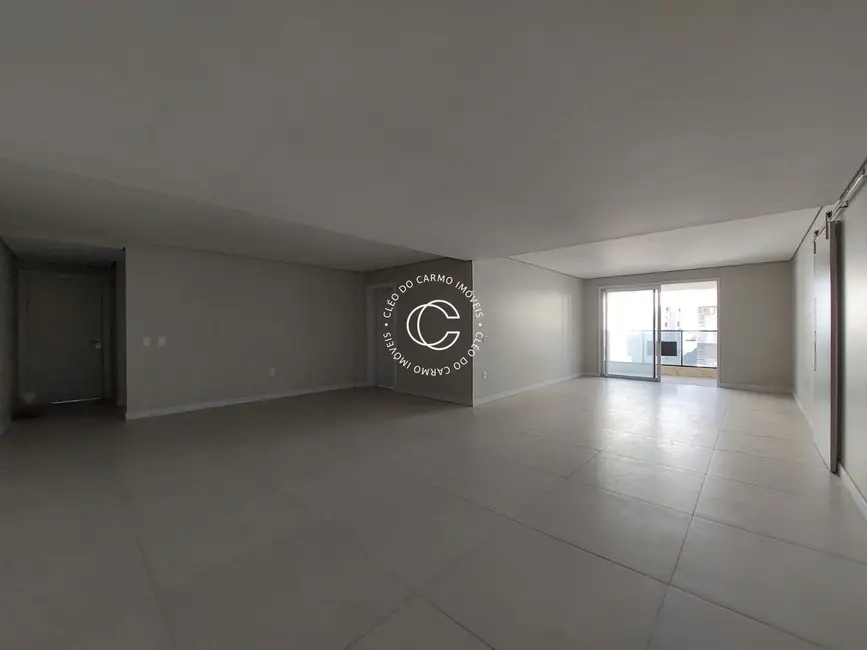 Foto 5 de Apartamento com 3 quartos à venda, 210m2 em Nossa Senhora de Lourdes, Santa Maria - RS