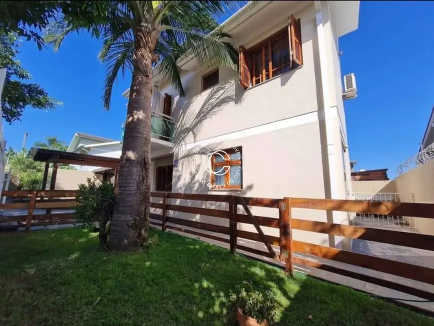 Casa com 3 quartos à venda, 250m2 em São José, Santa Maria - RS - imagem 3 Foto 3 de Casa com 3 quartos à venda, 250m2 em São José, Santa Maria - RS