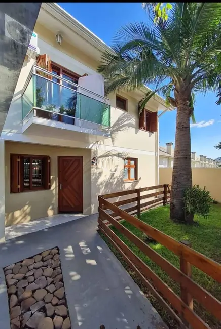 Foto 2 de Casa com 3 quartos à venda, 250m2 em São José, Santa Maria - RS