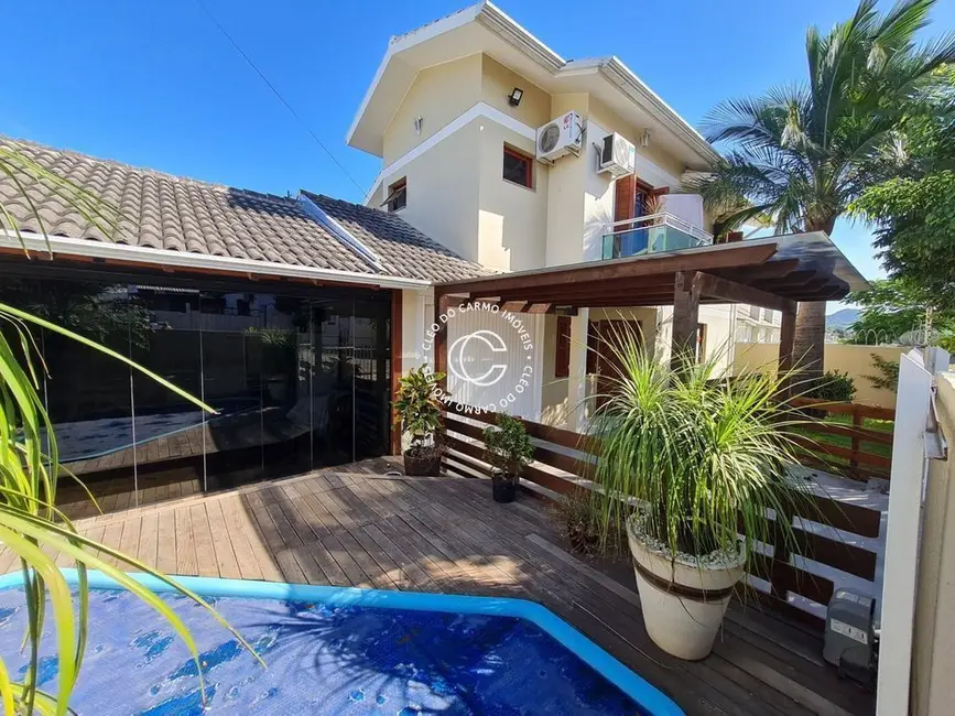 Foto 1 de Casa com 3 quartos à venda, 250m2 em São José, Santa Maria - RS