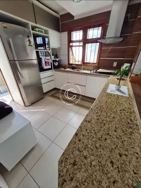 Casa com 3 quartos à venda, 250m2 em São José, Santa Maria - RS - imagem 4 Foto 4 de Casa com 3 quartos à venda, 250m2 em São José, Santa Maria - RS