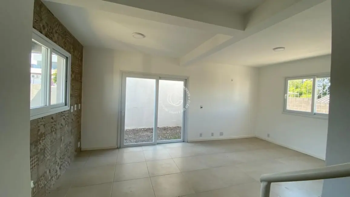 Foto 4 de Sobrado com 2 quartos à venda, 73m2 em Tomazetti, Santa Maria - RS