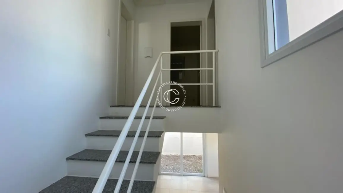 Foto 6 de Sobrado com 2 quartos à venda, 73m2 em Tomazetti, Santa Maria - RS