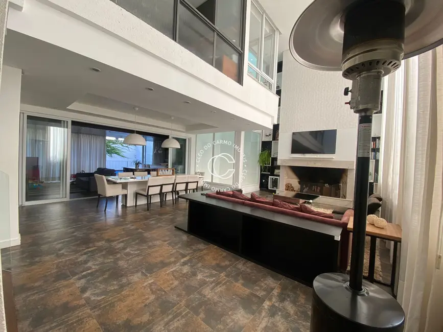 Casa com 3 quartos à venda, 388m2 em Tomazetti, Santa Maria - RS - imagem 5 Foto 5 de Casa com 3 quartos à venda, 388m2 em Tomazetti, Santa Maria - RS